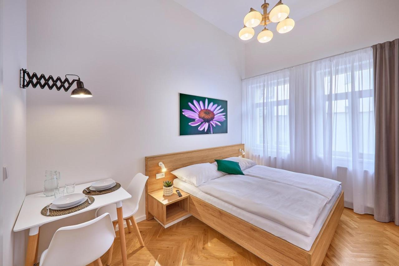Downtown Suites Rubesova プラハ エクステリア 写真